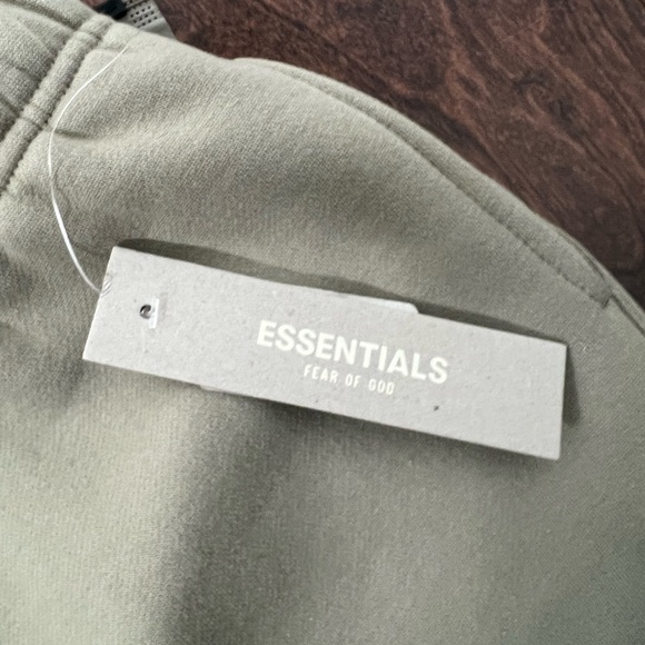 Fear of God Essentials Green Fleece Kids Shorts Size 12 - Picture 5 of 6